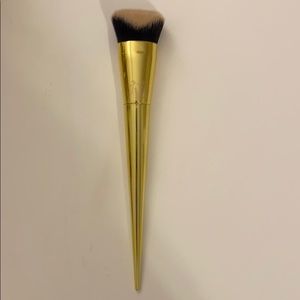 Kat Von D #10 Lock It Edge Foundation Brush *Gold*